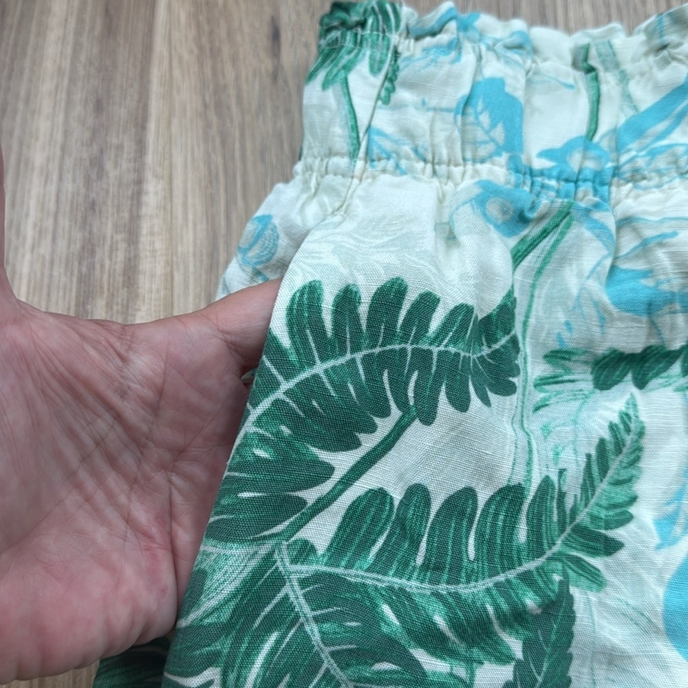 Black Halo Tropical Green Leaf Shorts - Picture 4 of 10